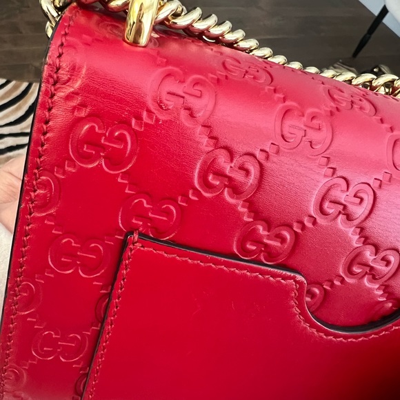Gucci small padlock red handbag. Bought from Gucci store in Montréal - Picture 3 of 15